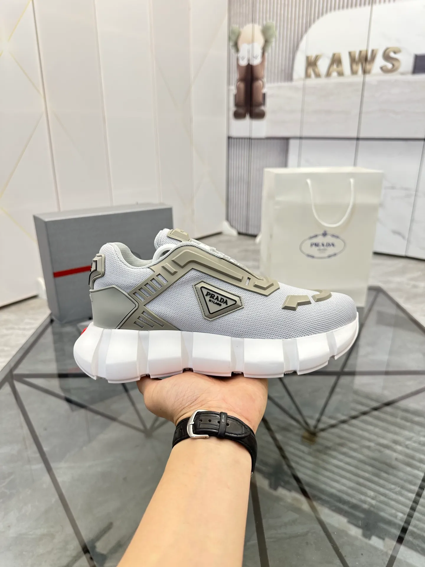Men's shoes for sale 💰: 💰P580¥ High-end top quality Product trademark: Prada *"Prada*" low-top casual shoes Regular size: 38-45 (can be customized to 46) Product materials: imported breathable fly weave upper, professional glue-making process, breathable lining, cowhide foot pads, original ultra-light foam outsole. No.: 001
